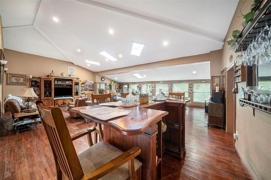 На продажу: $700,000 (5 спален, 4 ванн, 4166 Квадратных фут)