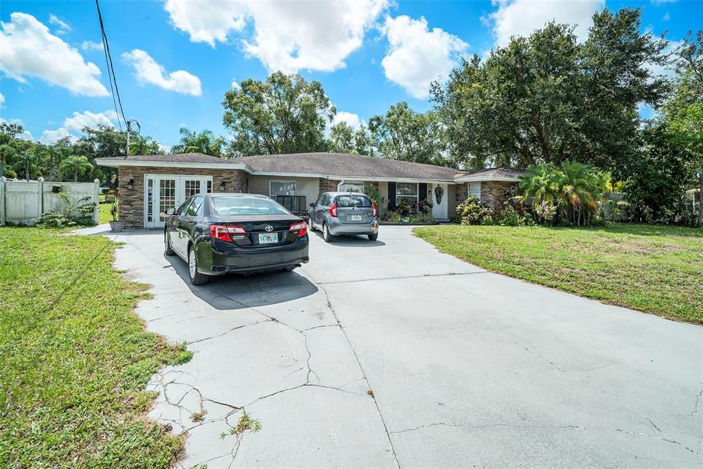 На продажу: $700,000 (5 спален, 4 ванн, 4166 Квадратных фут)