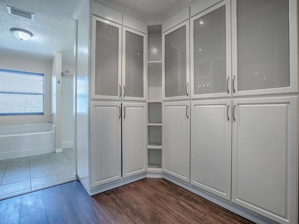 На продажу: $425,000 (5 спален, 2 ванн, 2721 Квадратных фут)