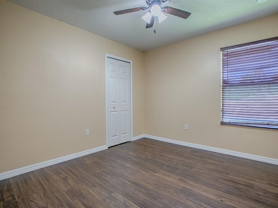 На продажу: $425,000 (5 спален, 2 ванн, 2721 Квадратных фут)