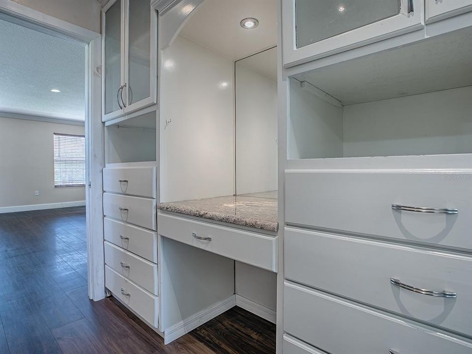 На продажу: $425,000 (5 спален, 2 ванн, 2721 Квадратных фут)