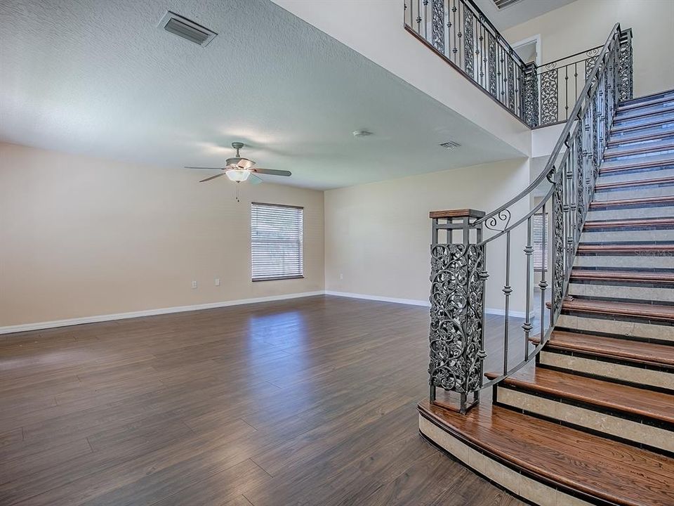 На продажу: $425,000 (5 спален, 2 ванн, 2721 Квадратных фут)