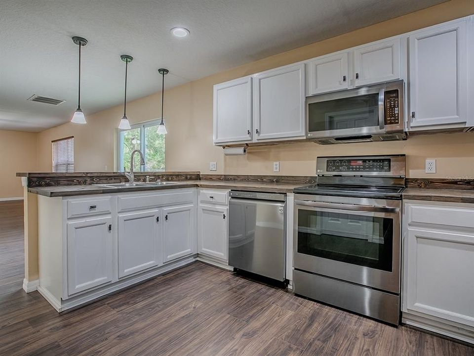 На продажу: $425,000 (5 спален, 2 ванн, 2721 Квадратных фут)