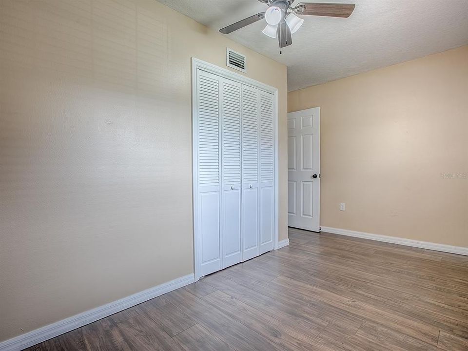 На продажу: $425,000 (5 спален, 2 ванн, 2721 Квадратных фут)