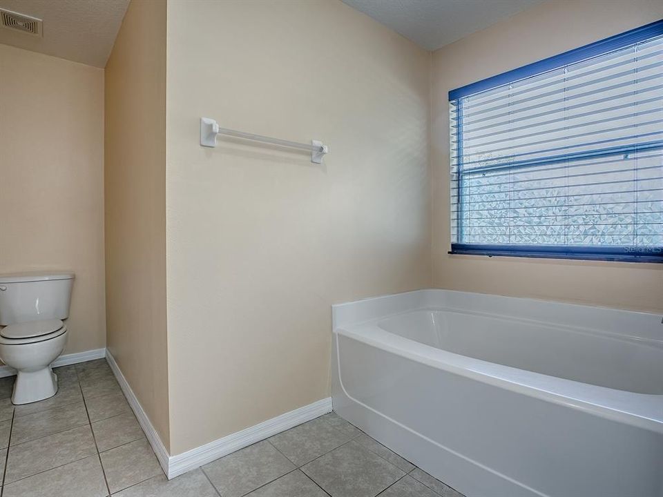 На продажу: $425,000 (5 спален, 2 ванн, 2721 Квадратных фут)