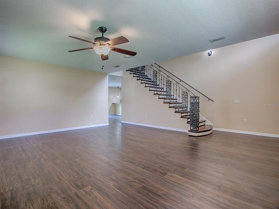 На продажу: $425,000 (5 спален, 2 ванн, 2721 Квадратных фут)