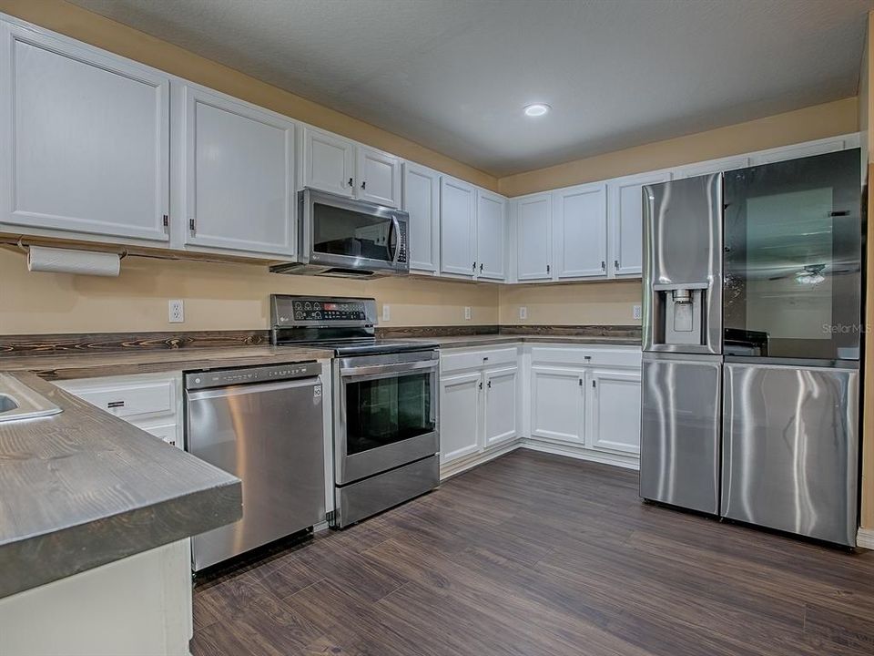 На продажу: $425,000 (5 спален, 2 ванн, 2721 Квадратных фут)