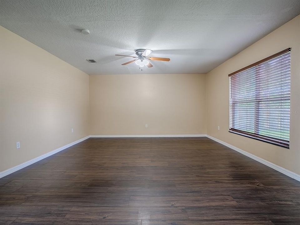 На продажу: $425,000 (5 спален, 2 ванн, 2721 Квадратных фут)