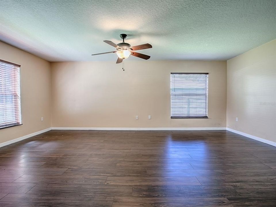 На продажу: $425,000 (5 спален, 2 ванн, 2721 Квадратных фут)