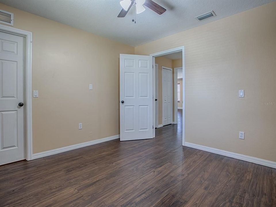 На продажу: $425,000 (5 спален, 2 ванн, 2721 Квадратных фут)