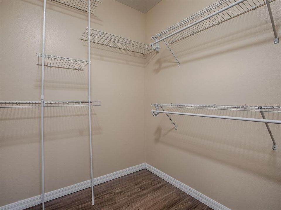 На продажу: $425,000 (5 спален, 2 ванн, 2721 Квадратных фут)