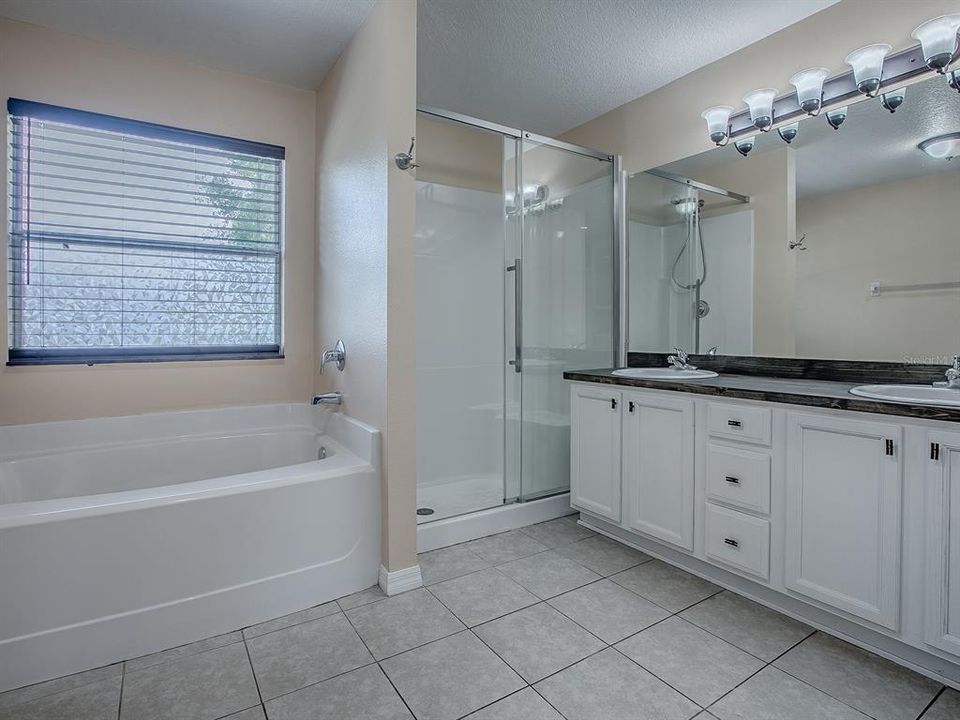 На продажу: $425,000 (5 спален, 2 ванн, 2721 Квадратных фут)