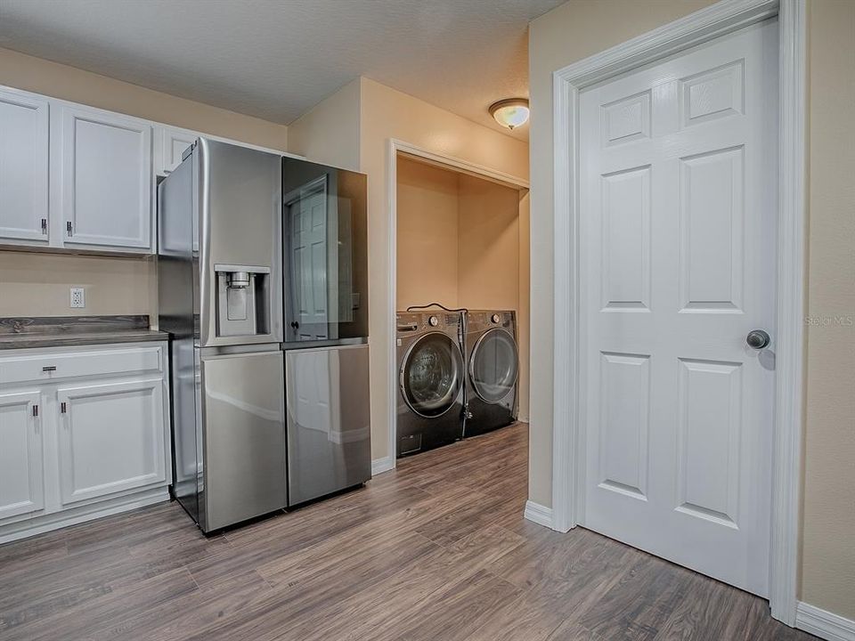 На продажу: $425,000 (5 спален, 2 ванн, 2721 Квадратных фут)