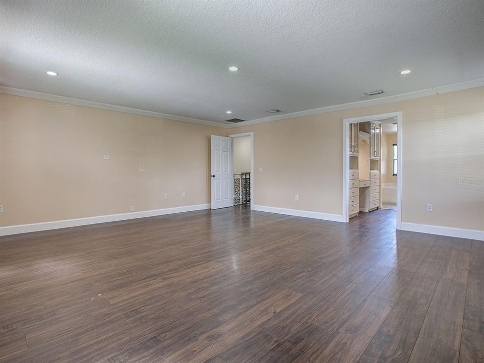 На продажу: $425,000 (5 спален, 2 ванн, 2721 Квадратных фут)