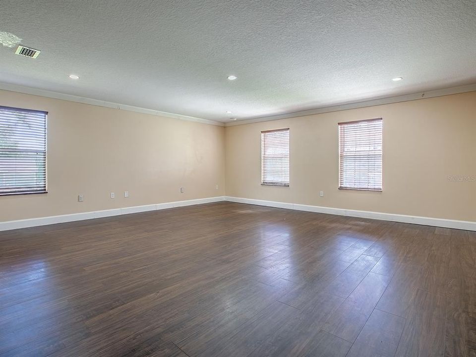 На продажу: $425,000 (5 спален, 2 ванн, 2721 Квадратных фут)