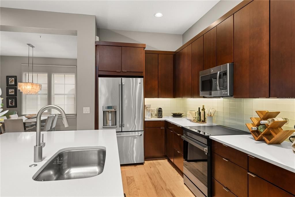 En Venta: $798,000 (4 camas, 3 baños, 2179 Pies cuadrados)