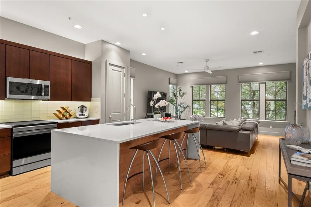 En Venta: $798,000 (4 camas, 3 baños, 2179 Pies cuadrados)