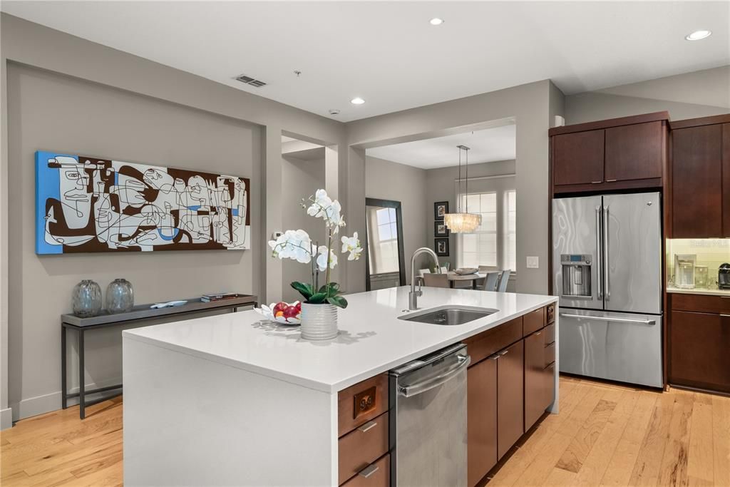 En Venta: $798,000 (4 camas, 3 baños, 2179 Pies cuadrados)