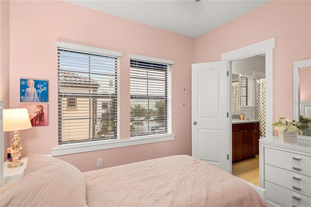 En Venta: $798,000 (4 camas, 3 baños, 2179 Pies cuadrados)