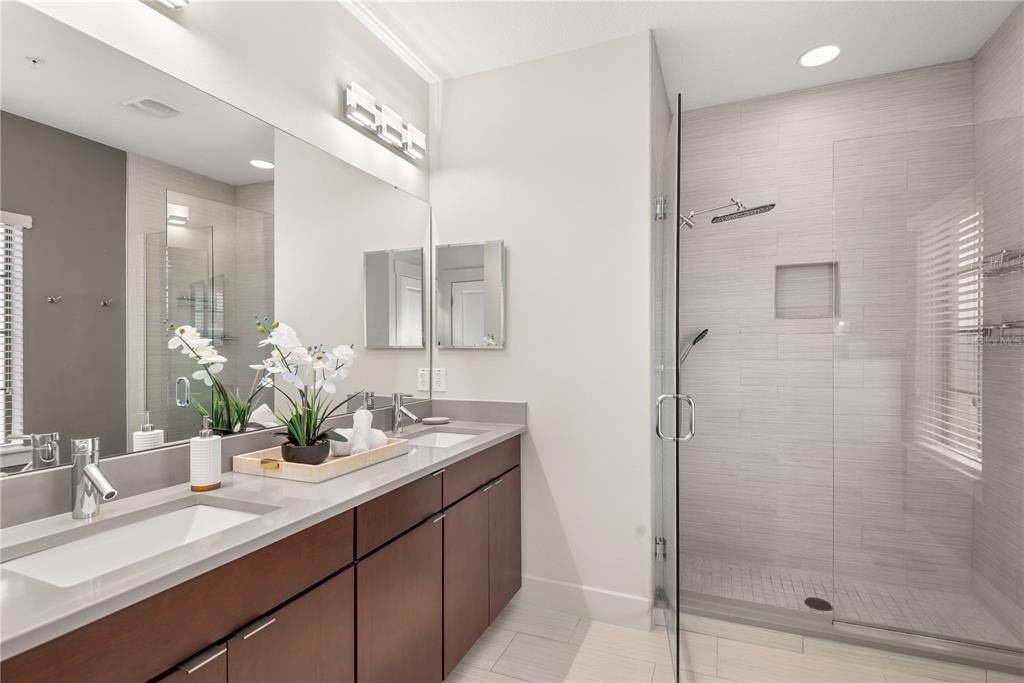 En Venta: $798,000 (4 camas, 3 baños, 2179 Pies cuadrados)