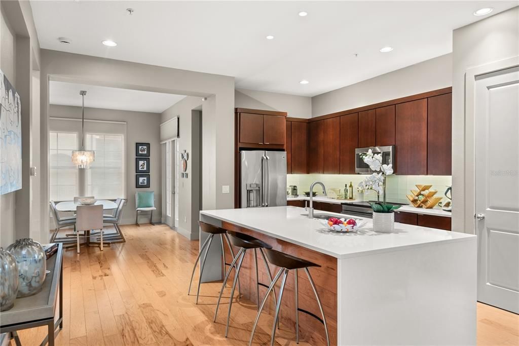 En Venta: $798,000 (4 camas, 3 baños, 2179 Pies cuadrados)