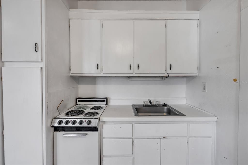 For Sale: $399,000 (3 beds, 3 baths, 1249 Square Feet)