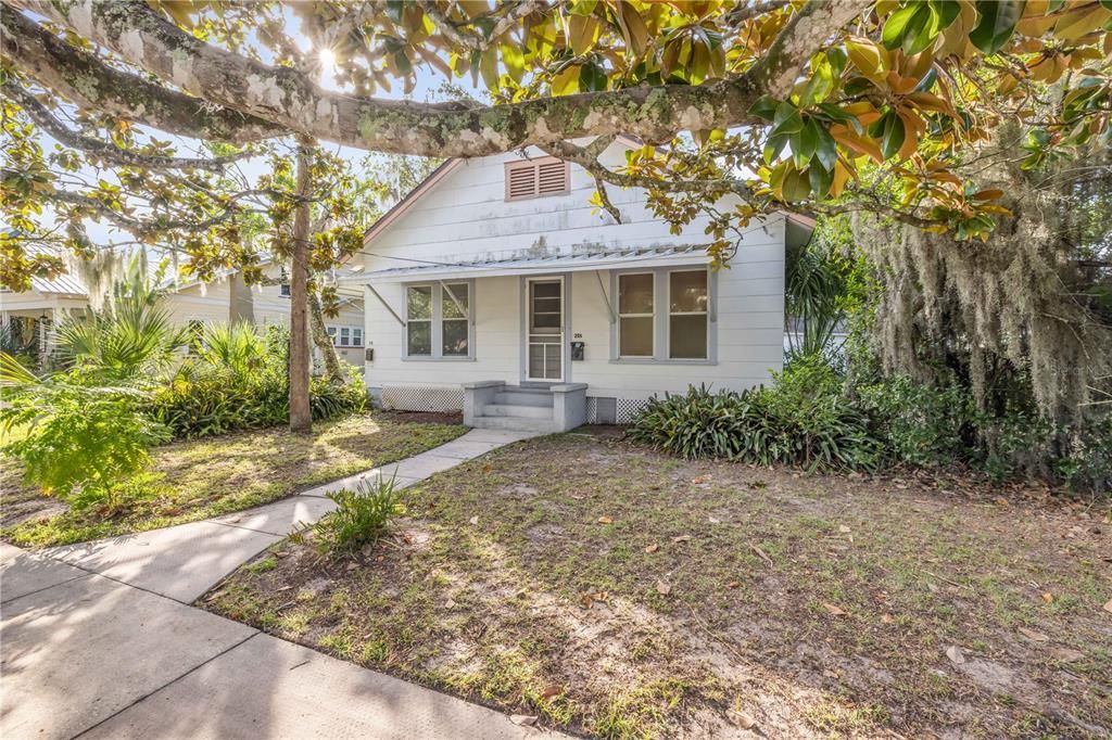 For Sale: $399,000 (3 beds, 3 baths, 1249 Square Feet)