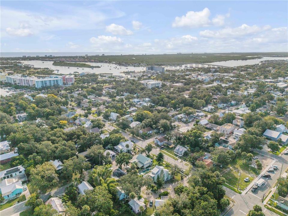 For Sale: $399,000 (3 beds, 3 baths, 1249 Square Feet)