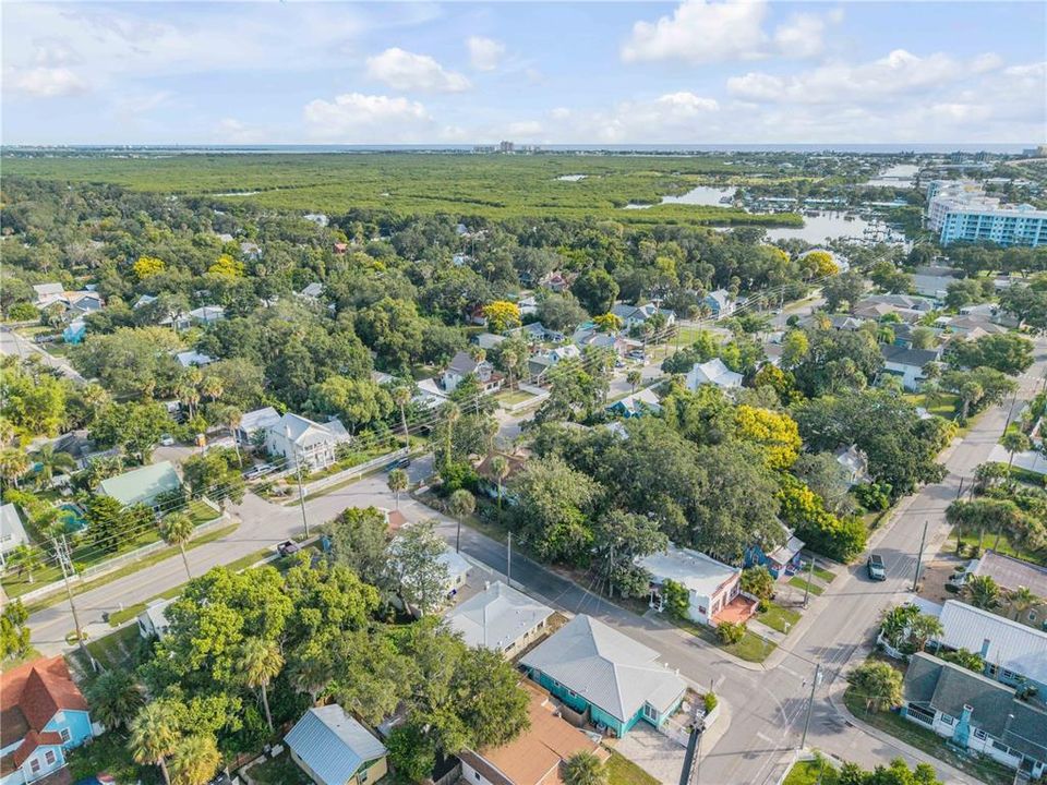 For Sale: $399,000 (3 beds, 3 baths, 1249 Square Feet)