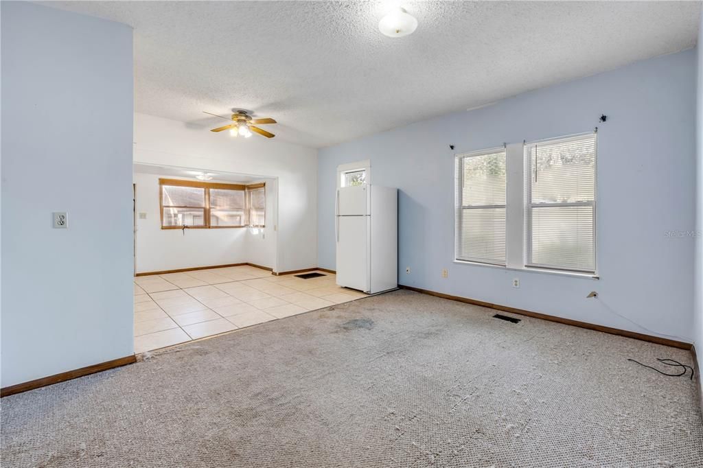 For Sale: $399,000 (3 beds, 3 baths, 1249 Square Feet)