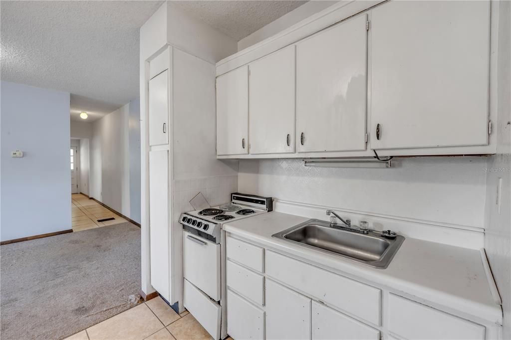 For Sale: $399,000 (3 beds, 3 baths, 1249 Square Feet)