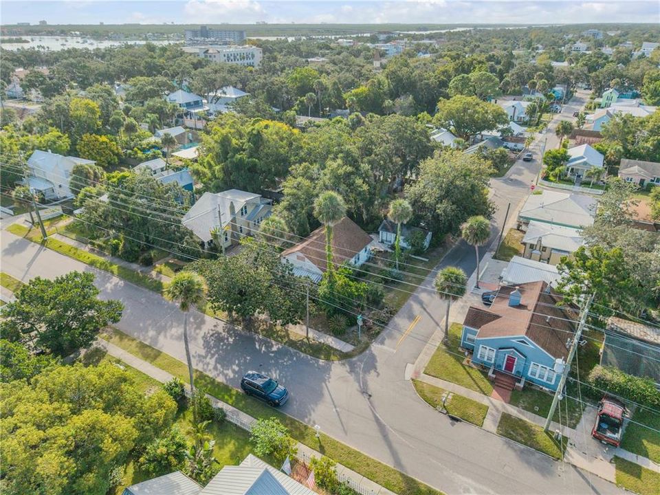 For Sale: $399,000 (3 beds, 3 baths, 1249 Square Feet)