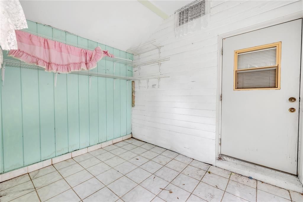 For Sale: $399,000 (3 beds, 3 baths, 1249 Square Feet)