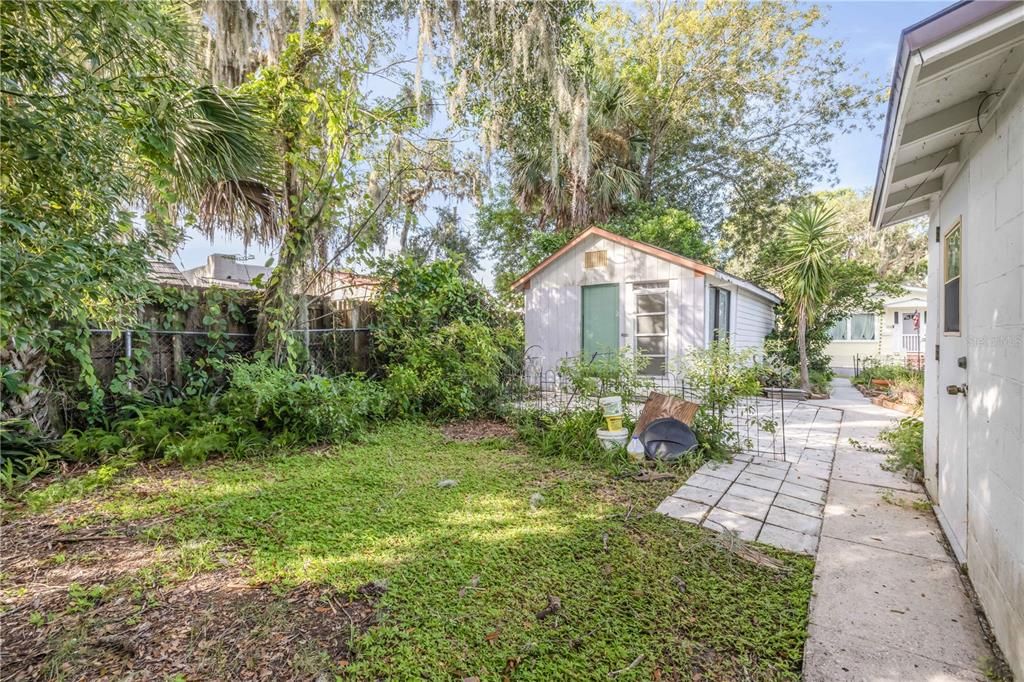 For Sale: $399,000 (3 beds, 3 baths, 1249 Square Feet)