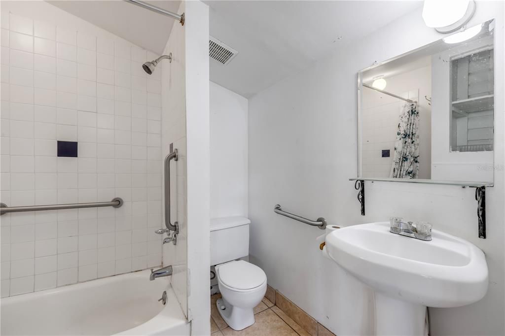 For Sale: $399,000 (3 beds, 3 baths, 1249 Square Feet)