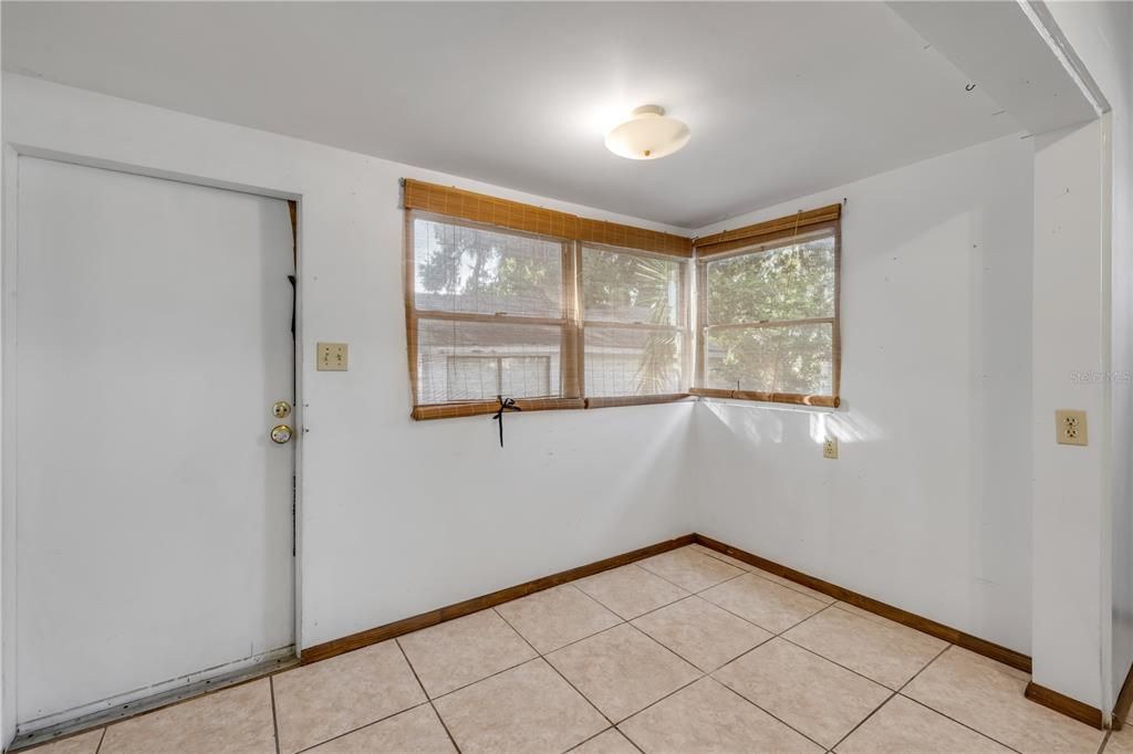 For Sale: $399,000 (3 beds, 3 baths, 1249 Square Feet)