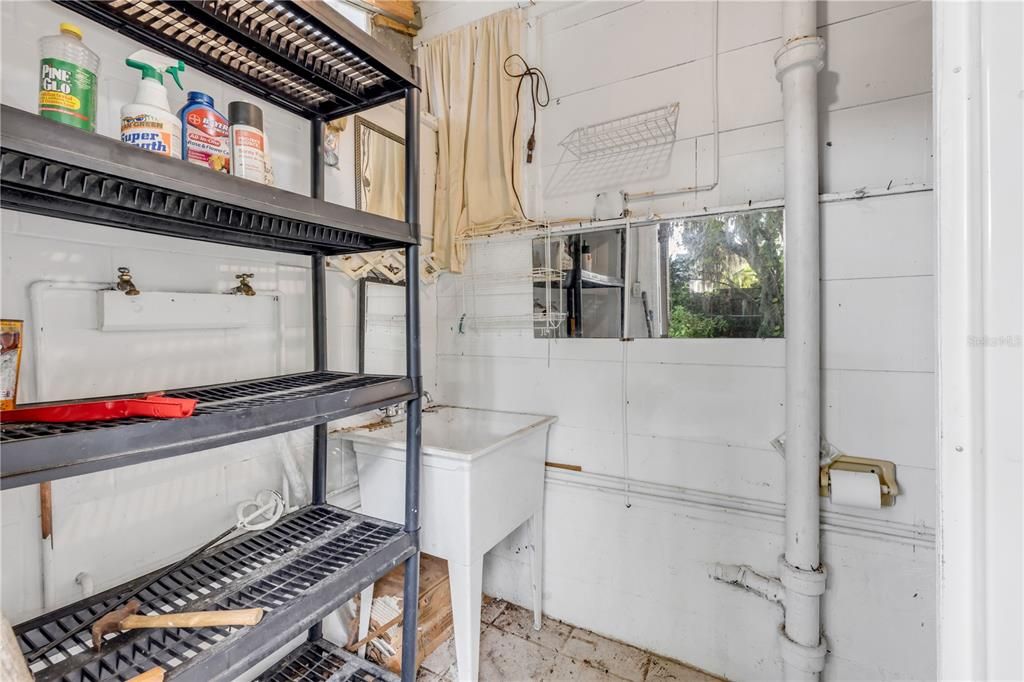 For Sale: $399,000 (3 beds, 3 baths, 1249 Square Feet)