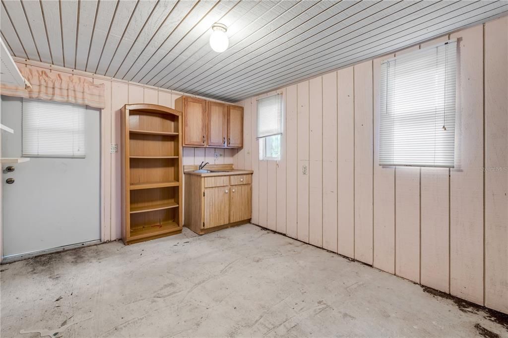 For Sale: $399,000 (3 beds, 3 baths, 1249 Square Feet)