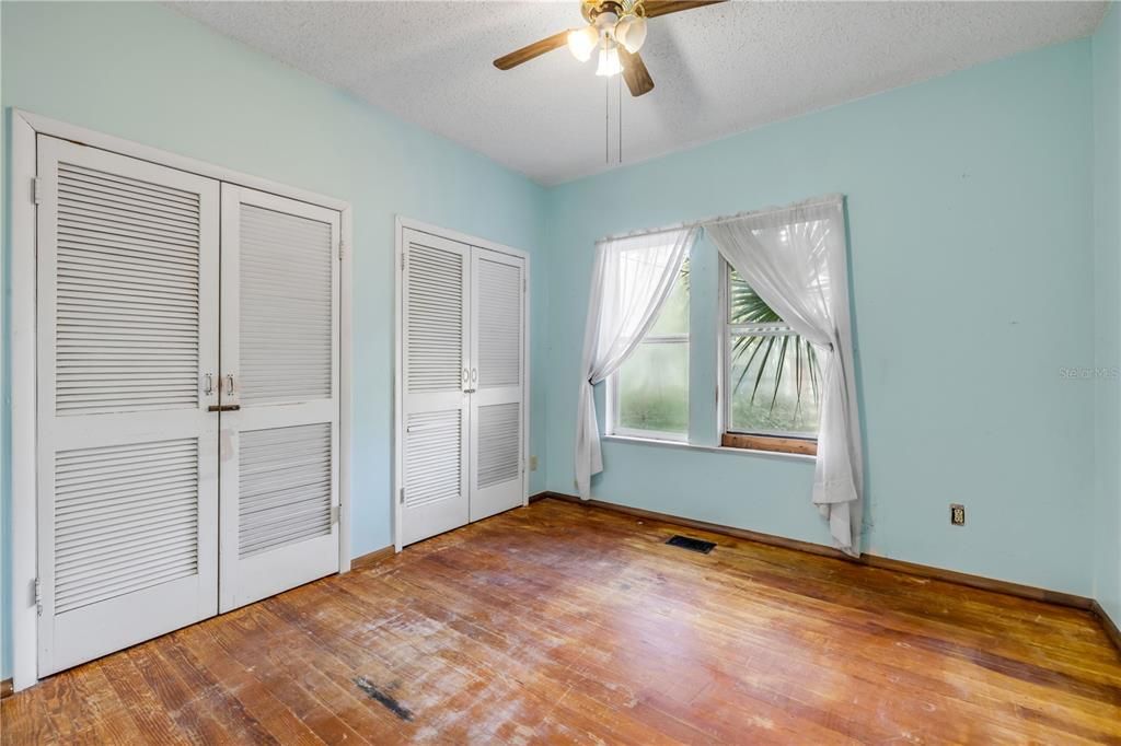 For Sale: $399,000 (3 beds, 3 baths, 1249 Square Feet)