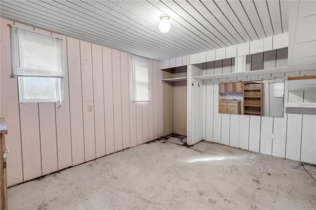 For Sale: $399,000 (3 beds, 3 baths, 1249 Square Feet)