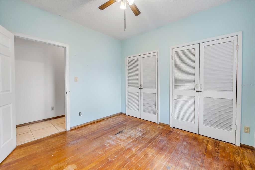 For Sale: $399,000 (3 beds, 3 baths, 1249 Square Feet)