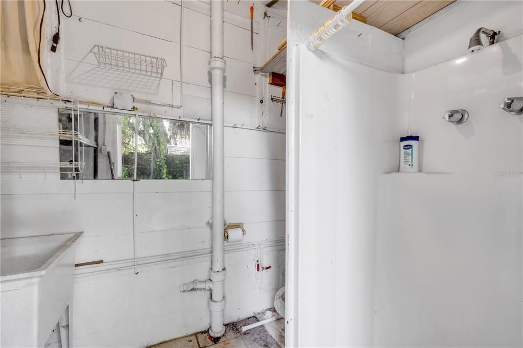 For Sale: $399,000 (3 beds, 3 baths, 1249 Square Feet)