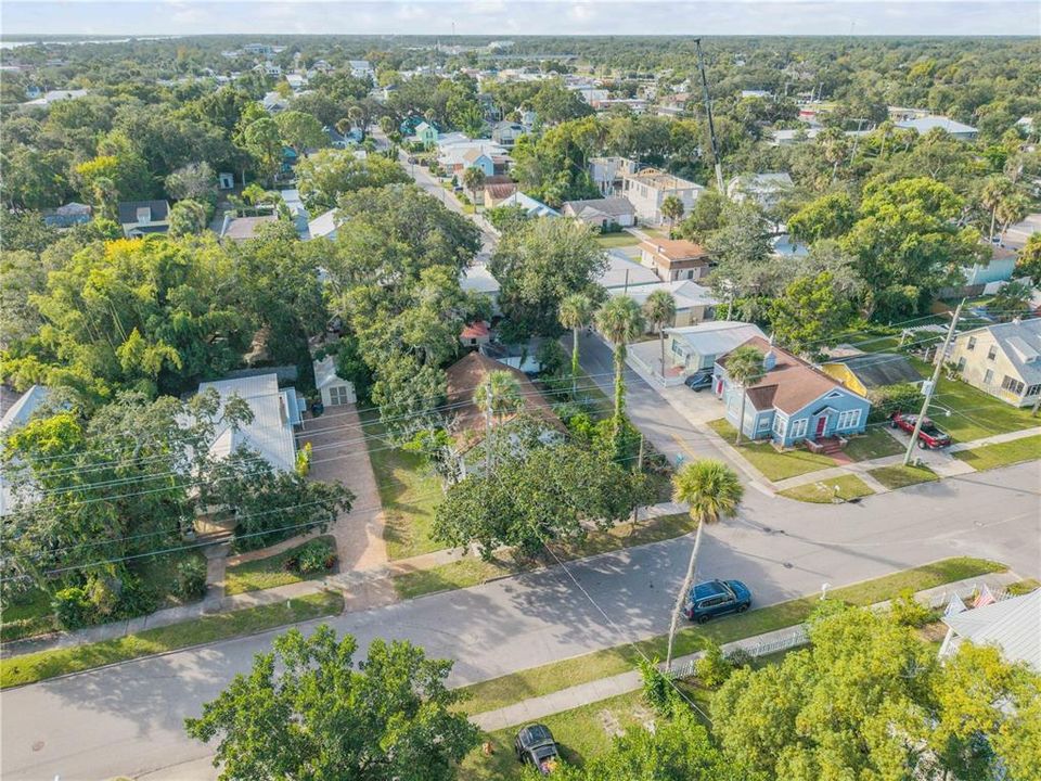 For Sale: $399,000 (3 beds, 3 baths, 1249 Square Feet)