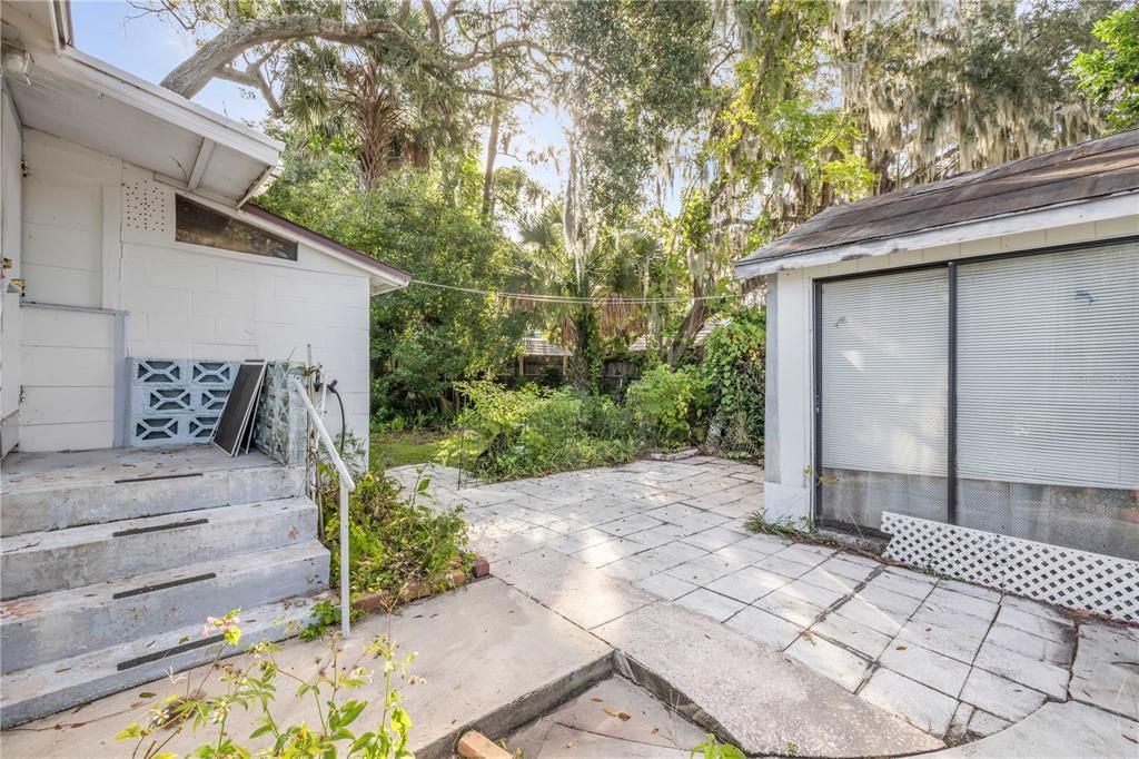 For Sale: $399,000 (3 beds, 3 baths, 1249 Square Feet)