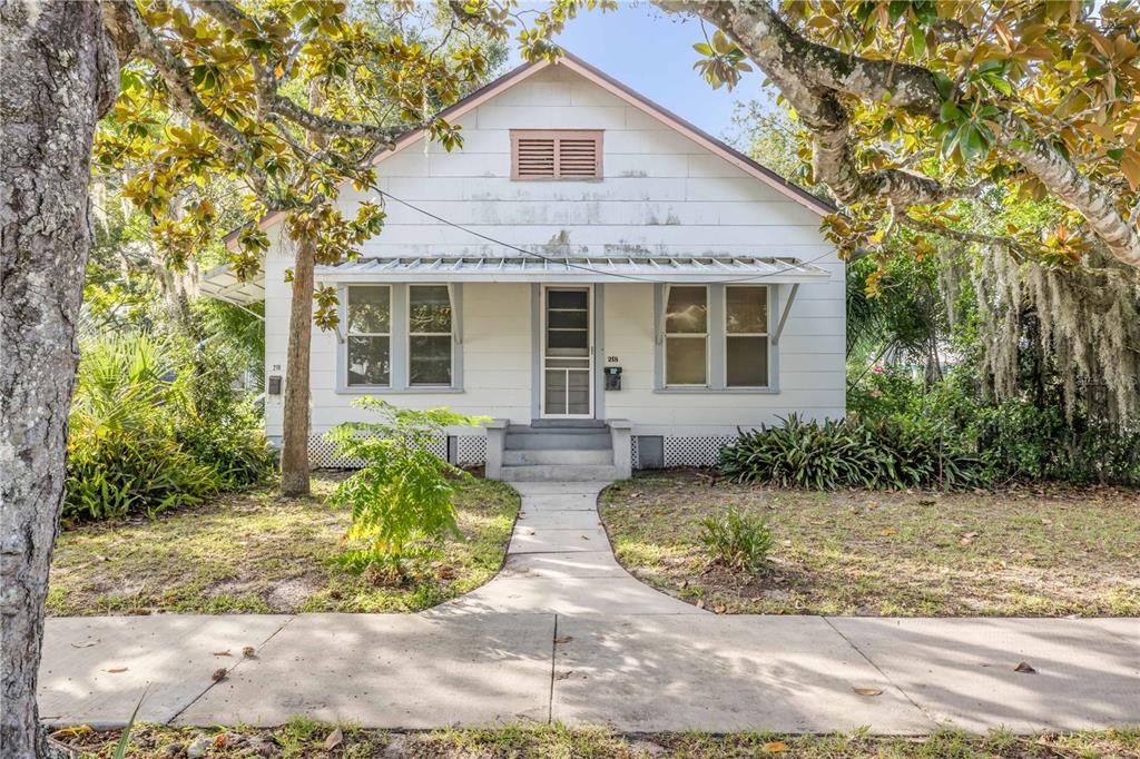 For Sale: $399,000 (3 beds, 3 baths, 1249 Square Feet)