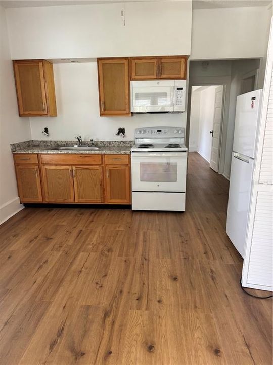 For Sale: $399,000 (3 beds, 3 baths, 1249 Square Feet)