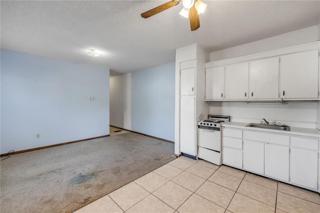 For Sale: $399,000 (3 beds, 3 baths, 1249 Square Feet)