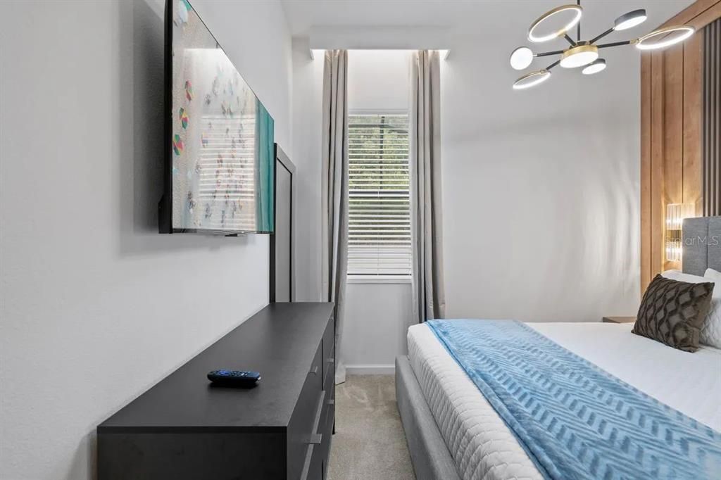 For Sale: $1,029,000 (5 beds, 5 baths, 1918 Square Feet)