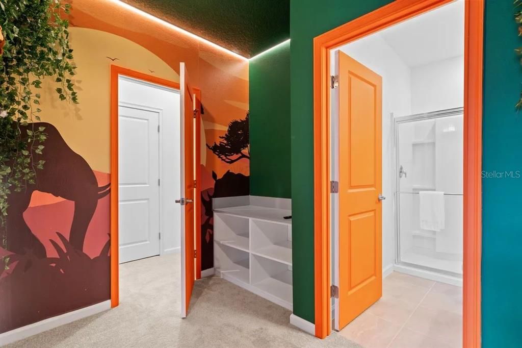 For Sale: $1,029,000 (5 beds, 5 baths, 1918 Square Feet)