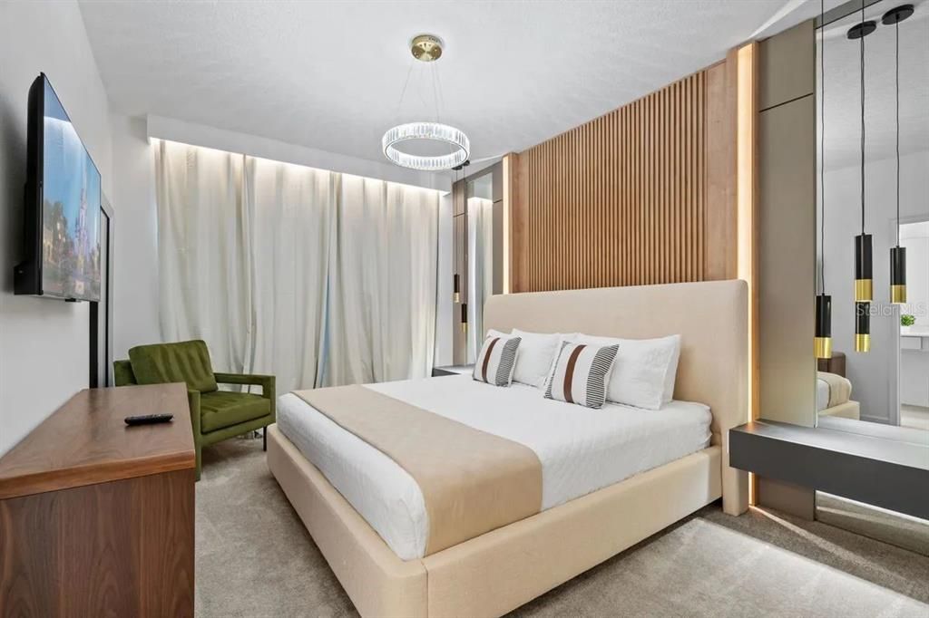 For Sale: $1,029,000 (5 beds, 5 baths, 1918 Square Feet)